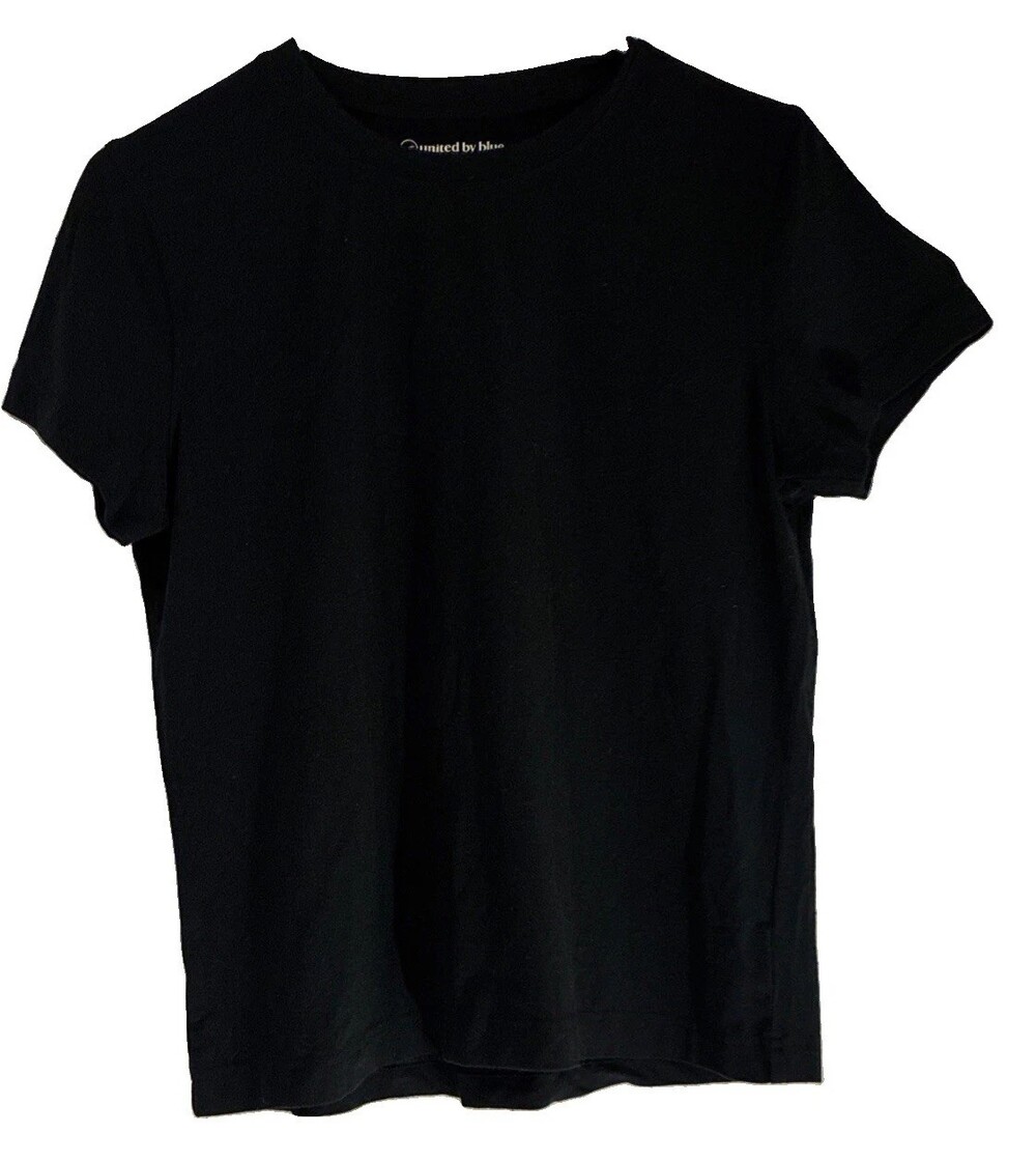 black short-sleeve crewneck t-shirt
